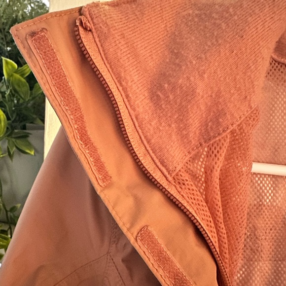 The north face pink light rain jacket - Picture 2 of 7